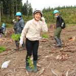 浮いた土をギュっと踏み固めて、終了～。もっとキツイと聞いてきたので、安心しました～と参加者。